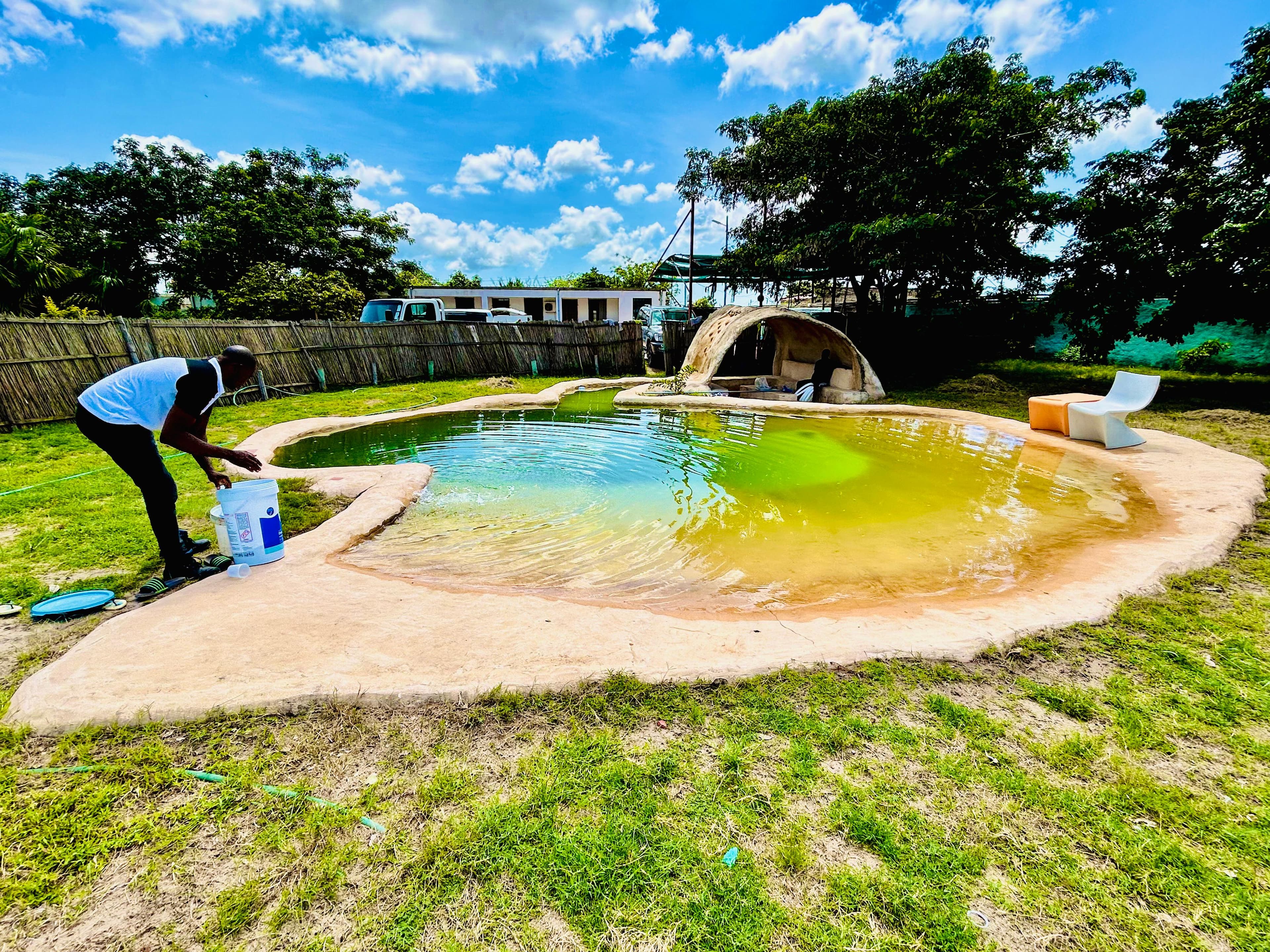 Piscina caseira com cascata
